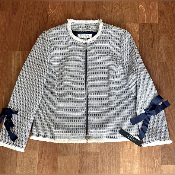 Tahari Jackets & Blazers - New Tahari blazer size 6.